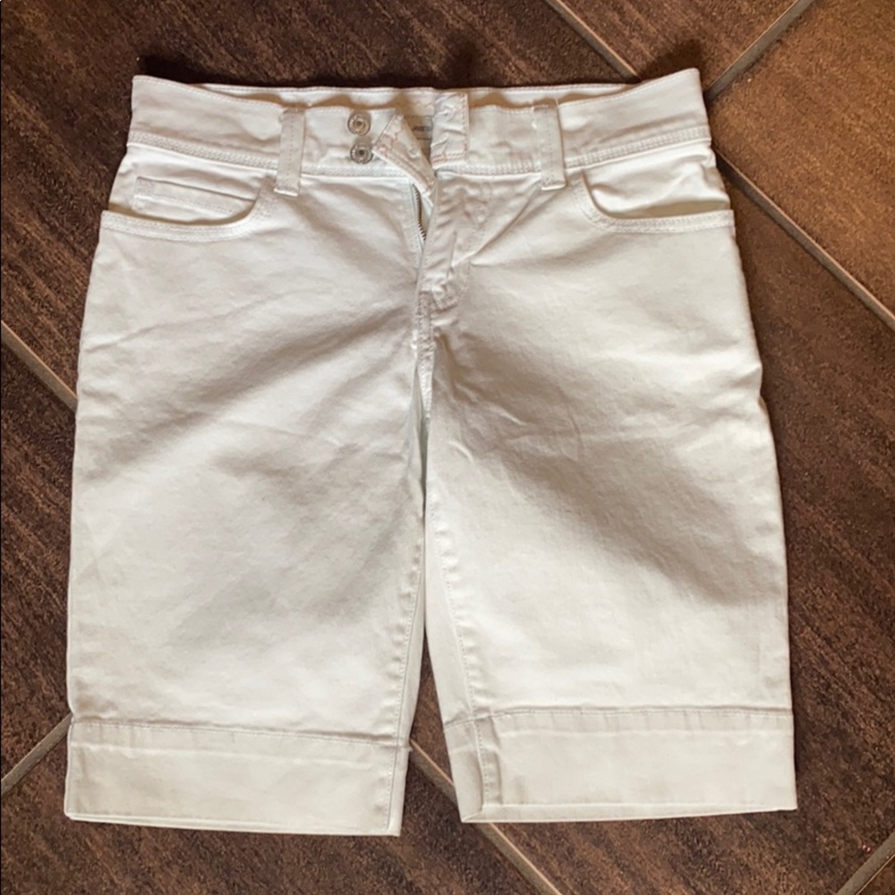 Levis Bermuda shorts white